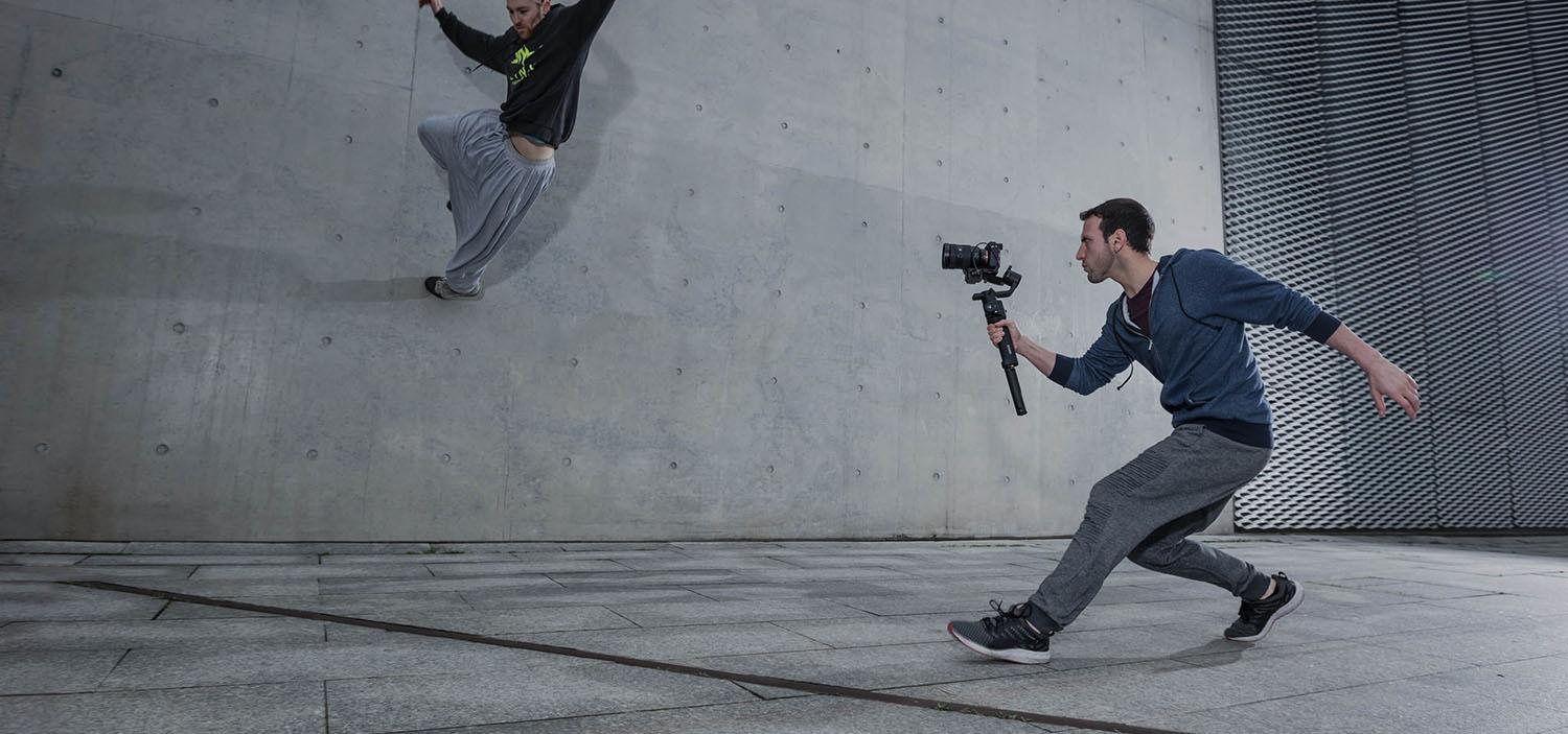 تصویر از لرزشگیر رونین اس DJI Ronin-S - 3 Axis Motorized Gimbal Stabilizer S در حین فیلمبرداری ورزشی