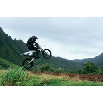 دوربین بدون آینه کانن Canon EOS R7 Mirrorless Camera