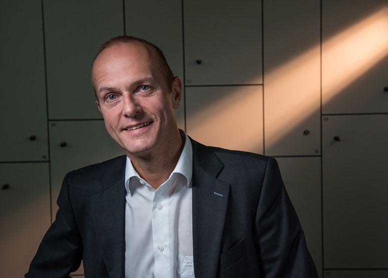 روش افزودن خط نور به بک گراند عکاسی پرتره