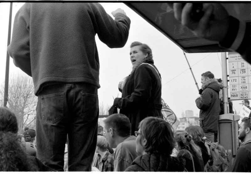 عکاسی از جمعیت از زاویه پایین