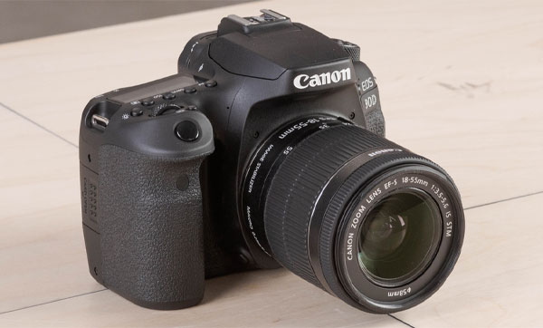 نمای کلی دوربین کانن Canon 90D 18-135