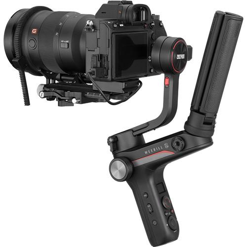 تصویر از گیمبال دوربین ژیون ویبیل اس پرو Zhiyun-Tech WEEBILL-S Pro به دوربین سوار شده و در حالت استفاده دستی قرار گرفته