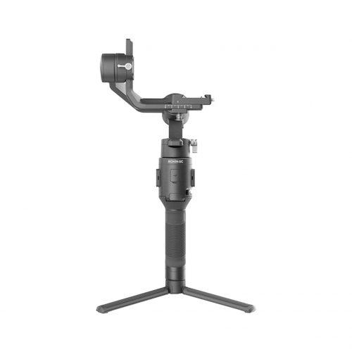 تصویر از گیمبال دوربین دی جی آی رونین اس سی کمبو DJI Ronin-SC Combo به صورت ایستاده روی پایه