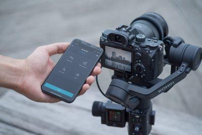 تصویر از گیمبال دوربین دی جی آی رونین اس سی کمبو DJI Ronin-SC Combo با نصب به نرم افزار گوشی