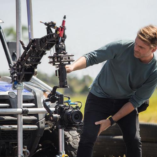 تصویر از پک مستر کرین ۳ اس Zhiyun-Tech CRANE 3S master Pack در حین فیلمبرداری سینمایی
