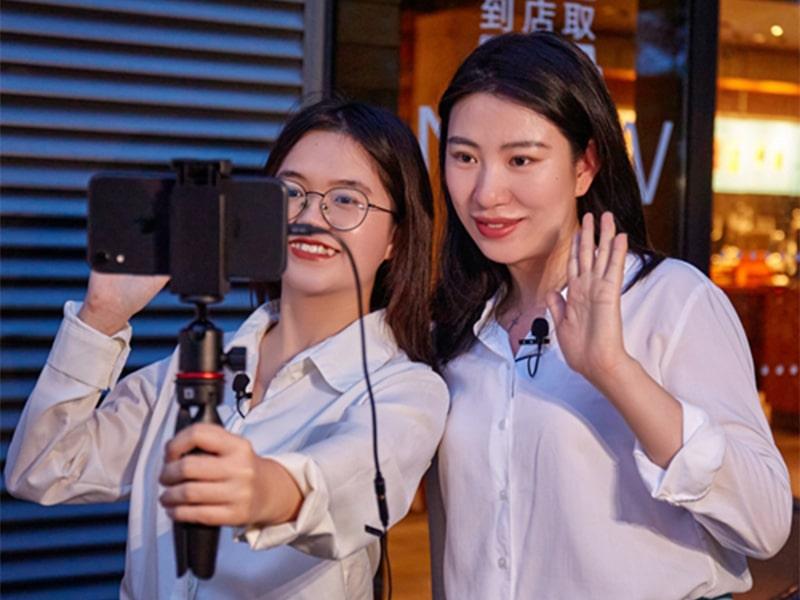 میکروفون یقه ای بویا مدل BY-M2D مناسب بلاگرها