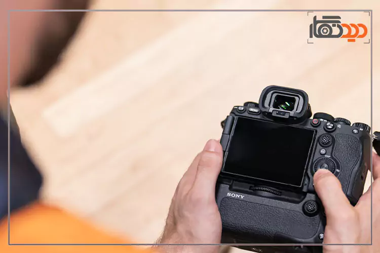 صفحه نمایش دوربین عکاسی سونی a9III بدنه