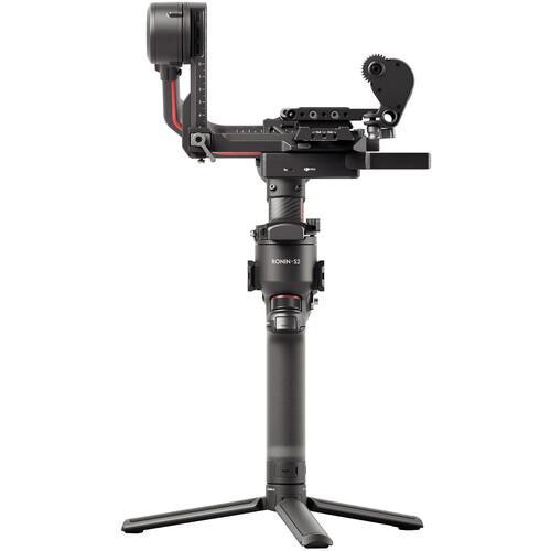 تصویر از گیمبال دوربین دی جی آی رونین آر اس 2 DJI Ronin RS 2 Combo به صورت ایستاده روی ۳ پایه بدون دوربین