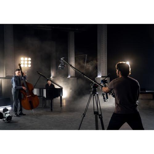 تصویر از گیمبال دوربین دی جی آی رونین آر اس 2 DJI Ronin RS 2 Combo در زمان استفاده در زمان فیلمبرداری