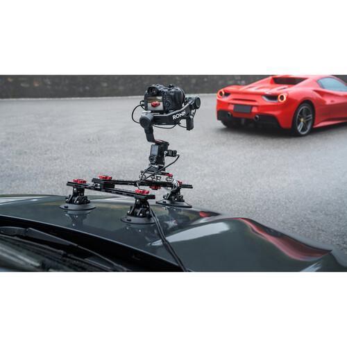 تصویر از گیمبال دوربین دی جی آی رونین آر اس 2 DJI Ronin RS 2 Combo در حالت استفاده در فیلمبرداری