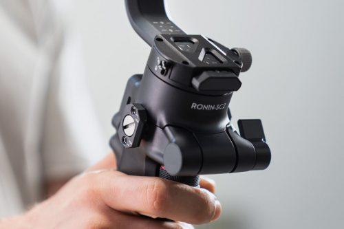 تصویر از نحوه دستگیری گیمبال دوربین دی جی آی رونین آر اس سی ۲ کمبو DJI Ronin RSC 2 Combo