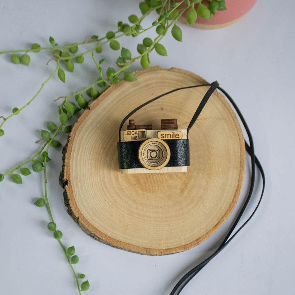 گردنبند چوبی طرح دوربین کد BG01