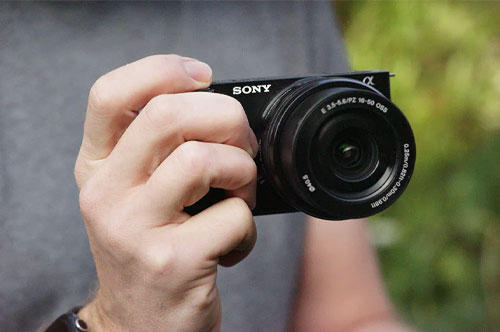 اندازه کوچک دوربین عکاسی Sony ZV-E10 with 16-50mm