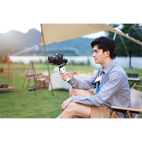 تصویر از گیمبال ژیون تک کرین ام 3 پرو Zhiyun-Tech CRANE-M3 Stabilizer Pro Kit در حین تصویربرداری