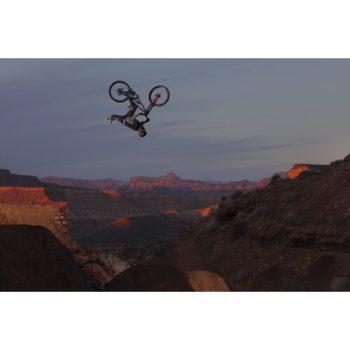 نمونه عکس با دوربین بدون آینه کانن Canon EOS R5 C Mirrorless Camera (Body Only)