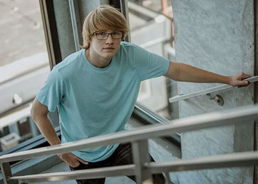 ژست عکاسی پسرانه