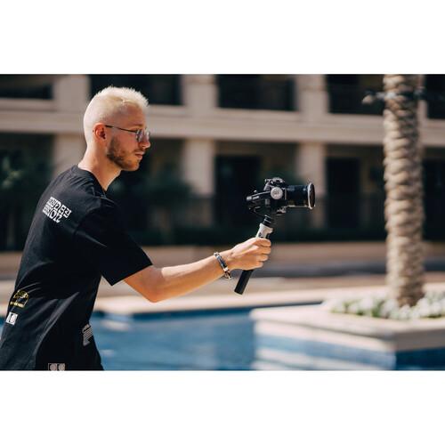 تصویر از گیمبال ژیون تک کرین ام 2 اس Zhiyun-Tech CRANE-M2 S Stabilizer در حین فیلمبرداری 