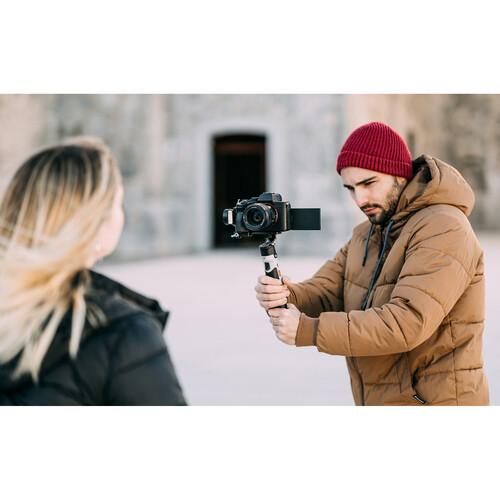 تصویر از گیمبال ژیون تک کرین ام 2 اس Zhiyun-Tech CRANE-M2 S Stabilizer در حین استفاده در فیلمبرداری با دوربین حرفه ای