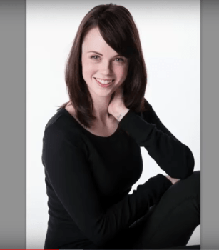 ژست عکاسی دخترانه