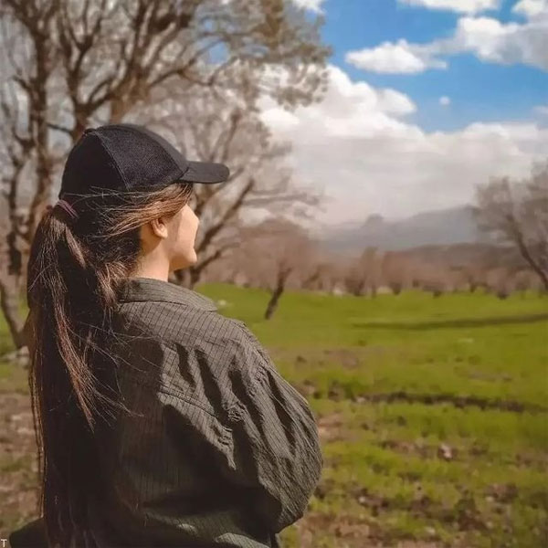 ژست عکاسی دخترانه