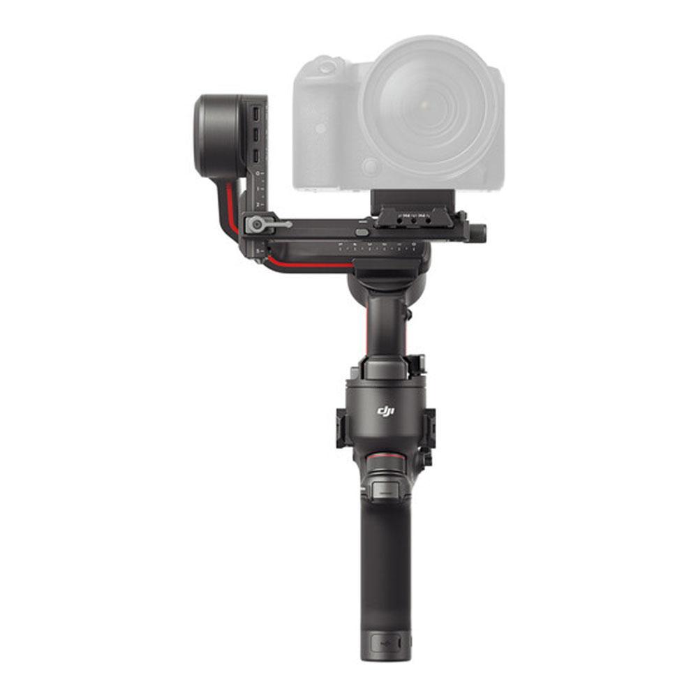 تصویر از گیمبال دوربین دی جی آی آر اس 3 DJI RS 3 Gimbal Stabilizer به صورت ایستاده و نحوه قرارگیری دوربین روی آن