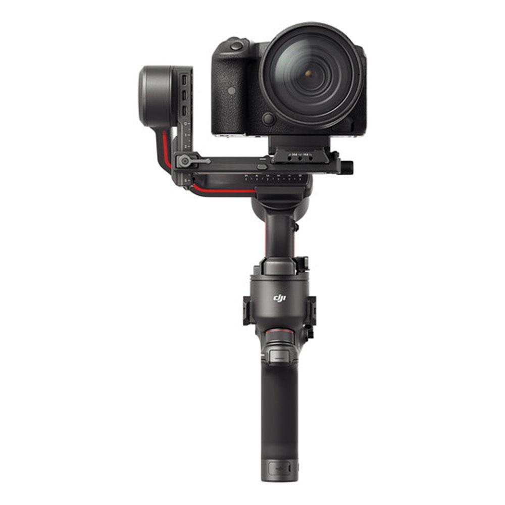 تصویر از گیمبال دوربین دی جی آی آر اس 3 DJI RS 3 Gimbal Stabilizer از نمای مقابل و نحوه سوار کردن دوربین روی آن و تنظیم دوربین 