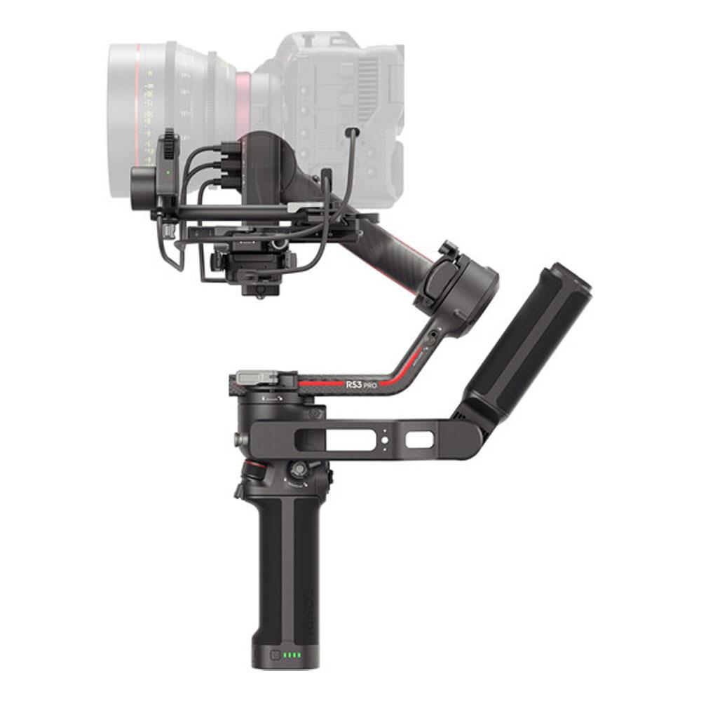 نمای جانبی گیمبال دوربین دی جی آی آر اس 3 پرو کمبو DJI RS 3 Pro Gimbal Stabilizer Combo با دوربین سوار شده