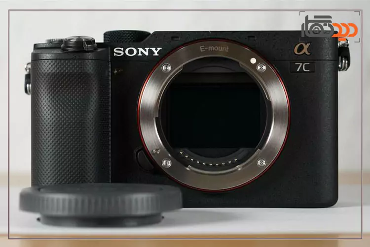دوربین سونی a7c از نمای رو به رو