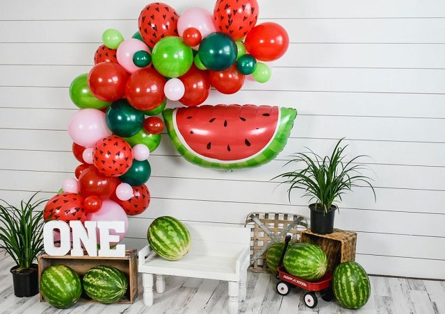 عکس یلدایی کودک در طبیعت