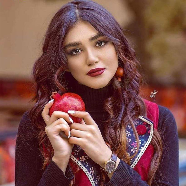 عکس یلدایی کودک در طبیعت