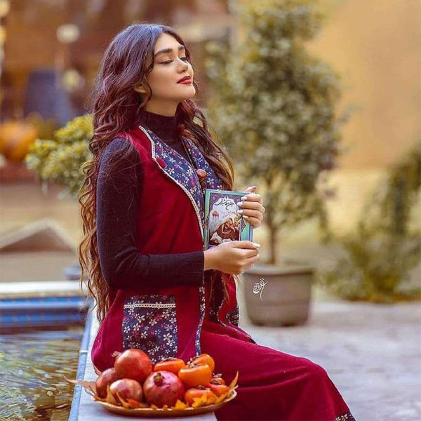 عکس یلدایی کودک در طبیعت