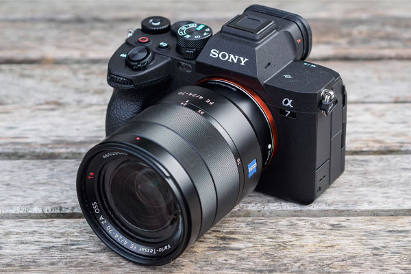 دوربین بدون آینه سونی Sony Alpha a7 IV With FE 28-70mm f/3.5-5.6 OSS Lens