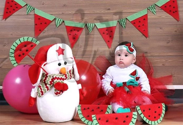 عکس یلدایی کودک در طبیعت