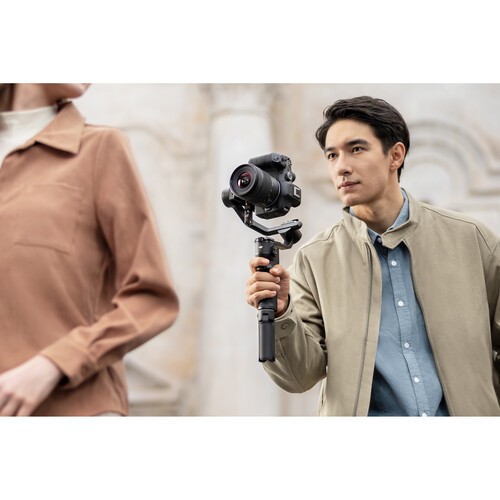 تصویر از گیمبال دوربین DJI RS 3 Mini در حین عکاسی