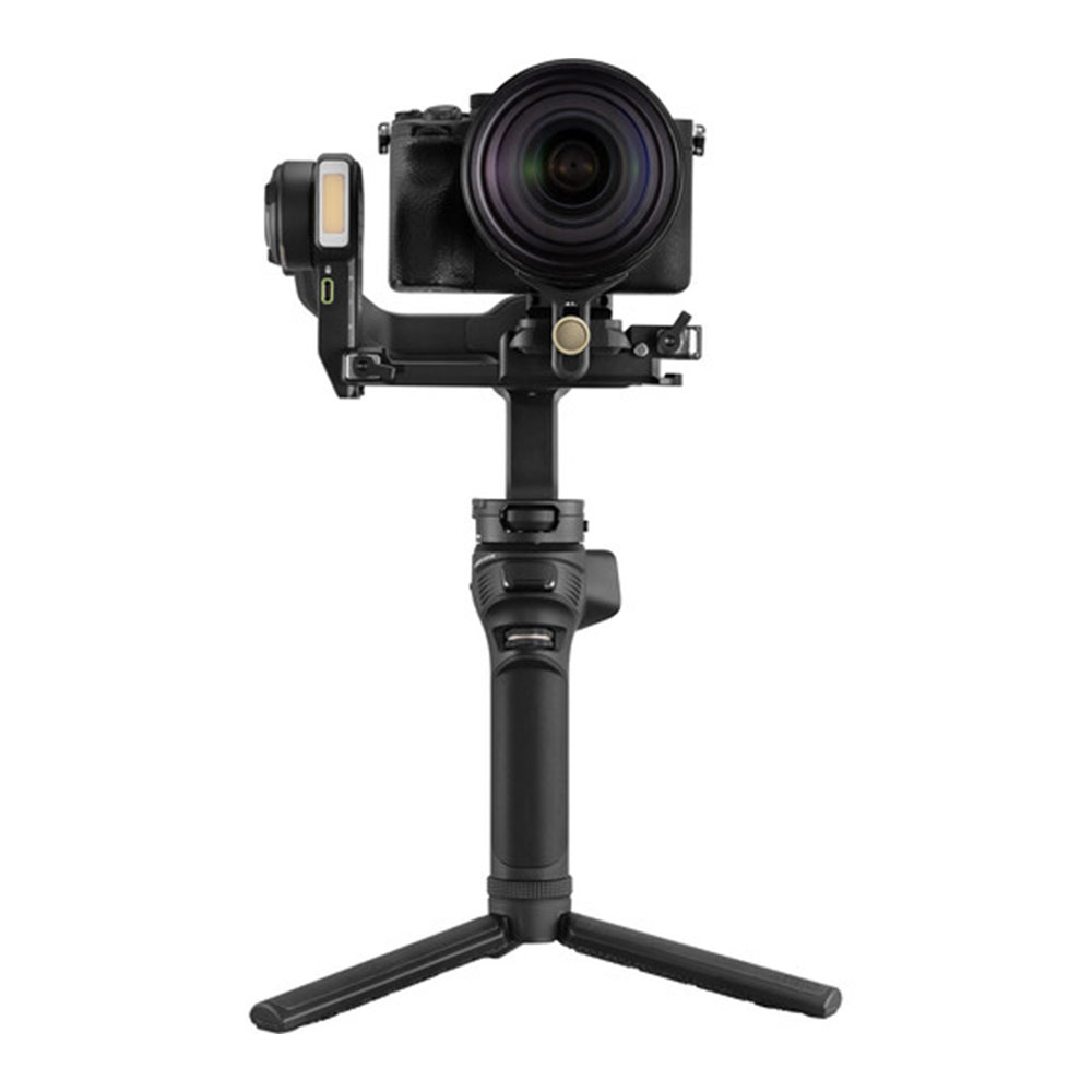تصویر ایستاده گیمبال دوربین ژیون ویبیل 3 اس Zhiyun WEEBILL 3S Gimbal با دوربین سوار شده روی آن