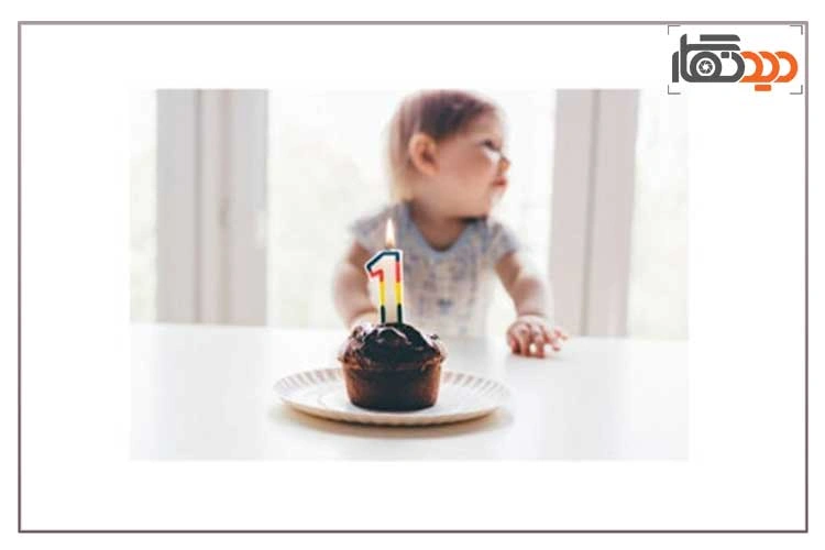 ایده عکس ماهگرد نوزاد با کاپ کیک