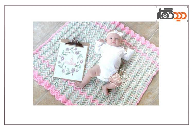 ایده عکس ماهگرد نوزاد روی زمین