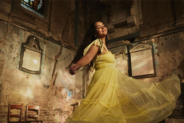 عکاسی با دوربین عکاسی بدون آینه کانن Canon EOS R8 with 24-50mm f/4.5-6.3 IS STM Lens