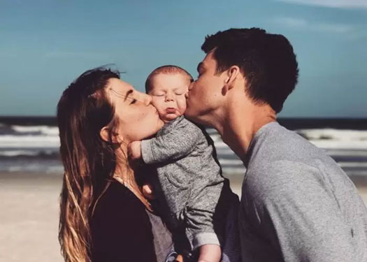 ژست عکس کنار دریا