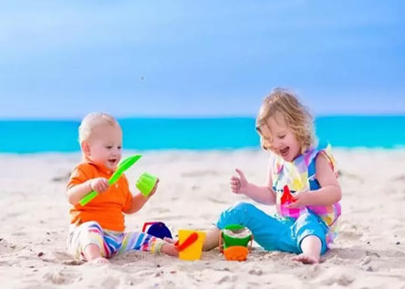 ژست عکس کنار دریا