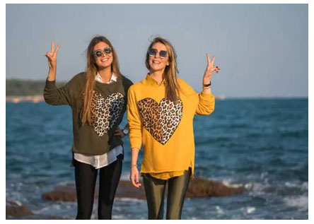 ژست عکس کنار دریا