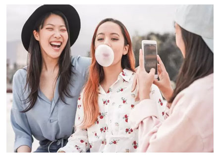 ژست عکس کنار دریا