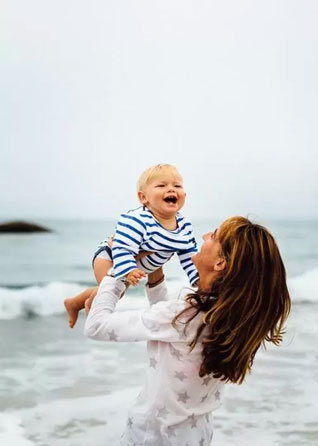 ژست عکس کنار دریا