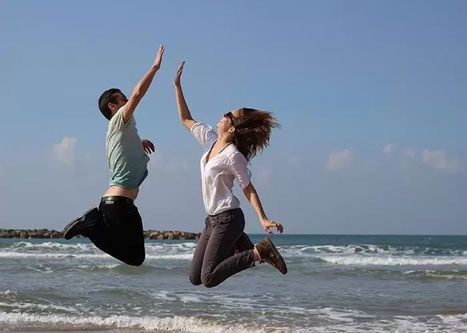 ژست عکس کنار دریا