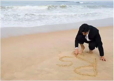 ژست عکس کنار دریا