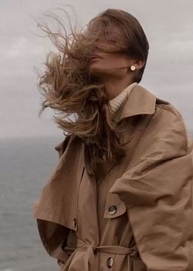 ژست عکس کنار دریا