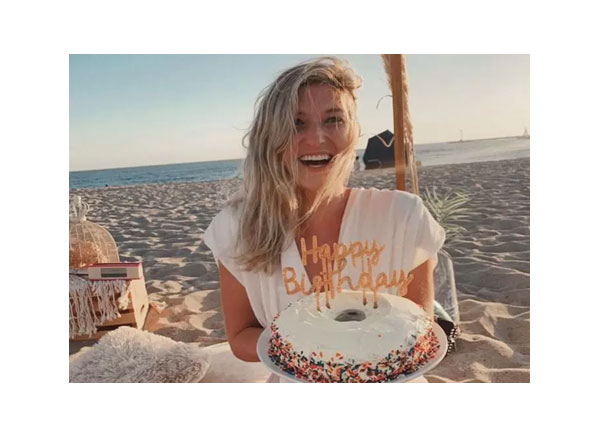 ژست عکس کنار دریا