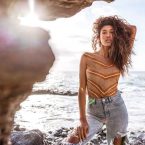 ژست عکس کنار دریا