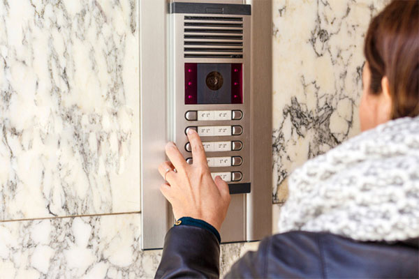 بهترین تعمیرکاران آیفون تصویری تهران