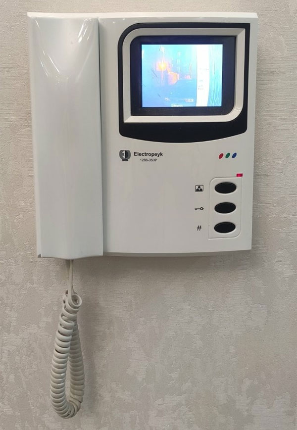 بهترین تعمیرکاران آیفون تصویری تهران